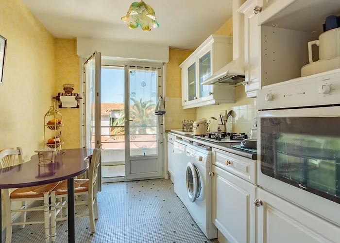 Cosy A Biarritz, Proche Des Commerces Et Plages, Avec Parking Et Balcon - Fr-1-3-607 *